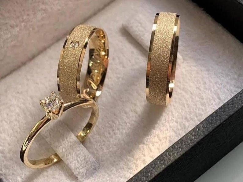 Kit Alianças Pétalas de Casamento 5mm Banhadas a Ouro 18k e Anel Solitário Premium - Pétalas de Joias