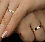 Par de Alianças de Casamento Banhado a Ouro 18k Reta 2mm - Anatômicas - Pétalas de Joias