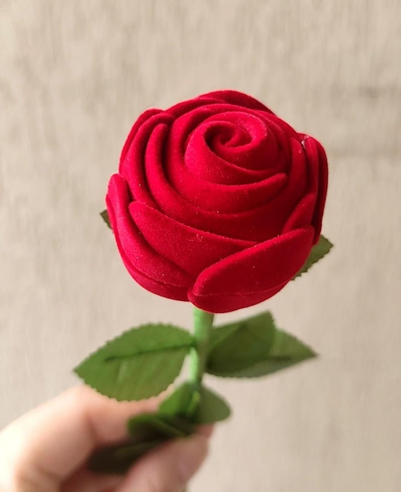 Porta - Joias Rosa Luxo | O Cenário Perfeito para o "Sim" - Pétalas de Joias